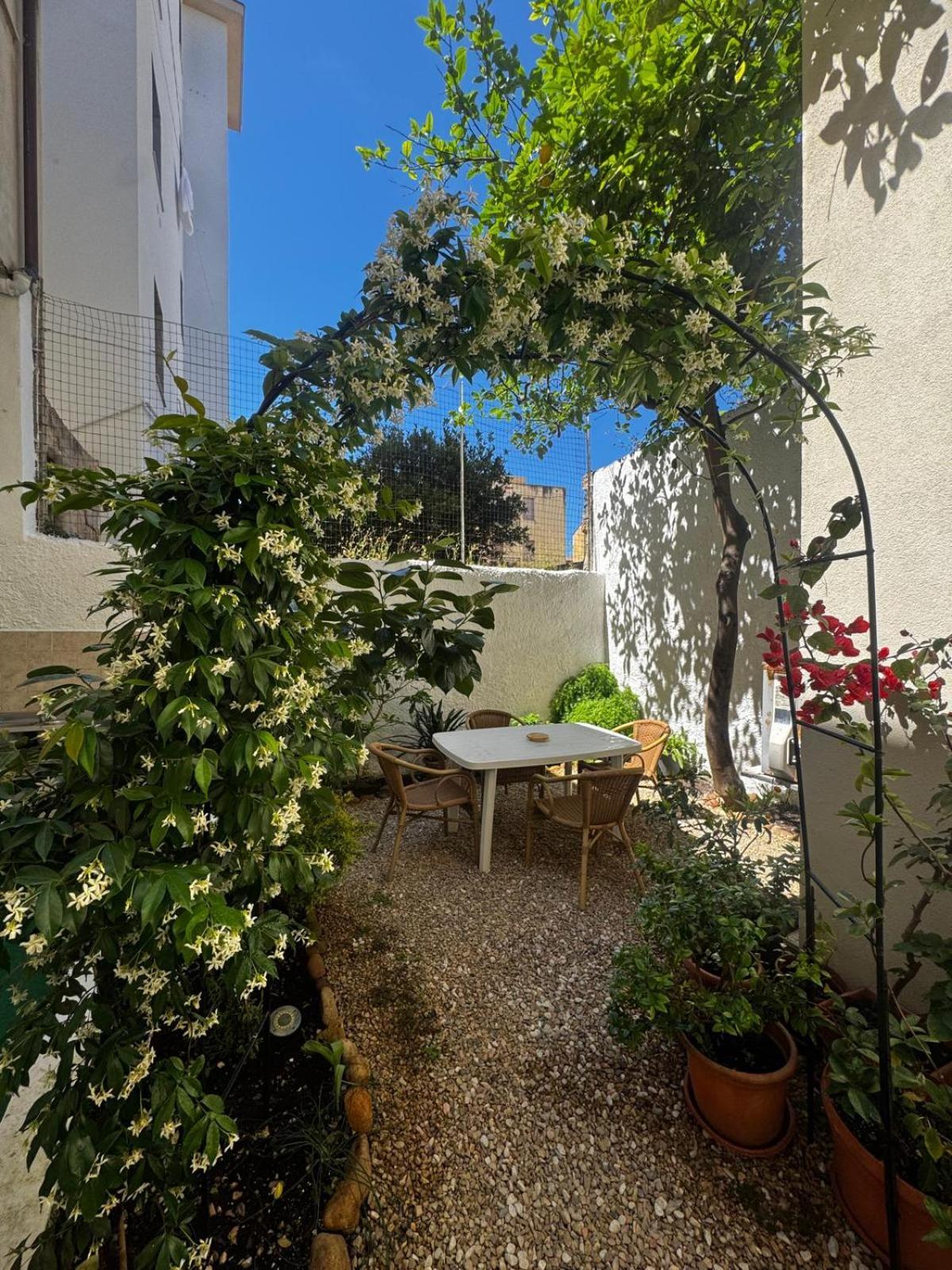 Flowered House With Garden Alguer Exterior foto